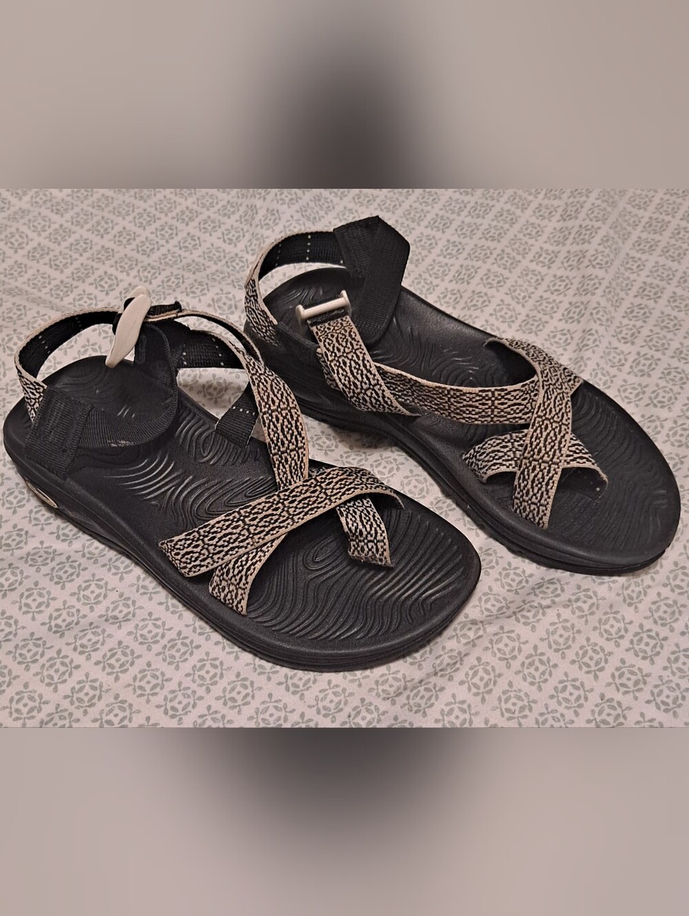 Chaco Women's Neutral Patterned Strap Sandals - Black/Tan Sz 7W